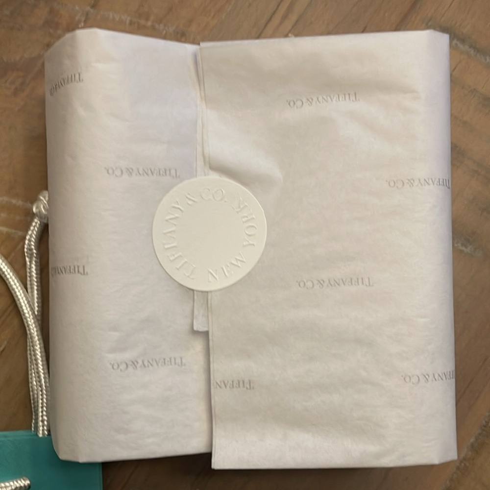 Tiffany & Co.Set: tissue paper has unbroken seal unopened gift bag card envelope - Picture 5 of 7